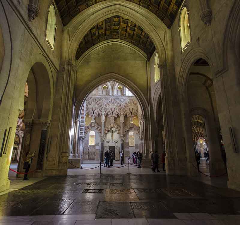 Córdoba 064 - Mezquita Catedral - interior.jpg
